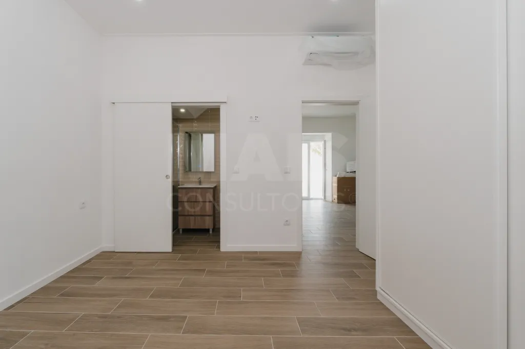 Moradia T4 Totalmente Remodelada com Logradouro em Coruche