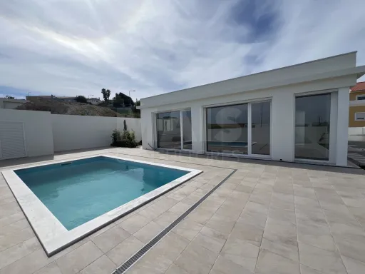 Moradia T3 NOVA com piscina em Capelas, Lourinhã