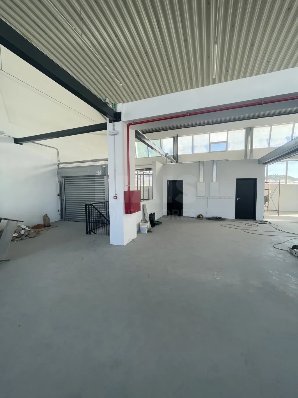 Magnifico  Investimento em Armazém no Prior Velho!