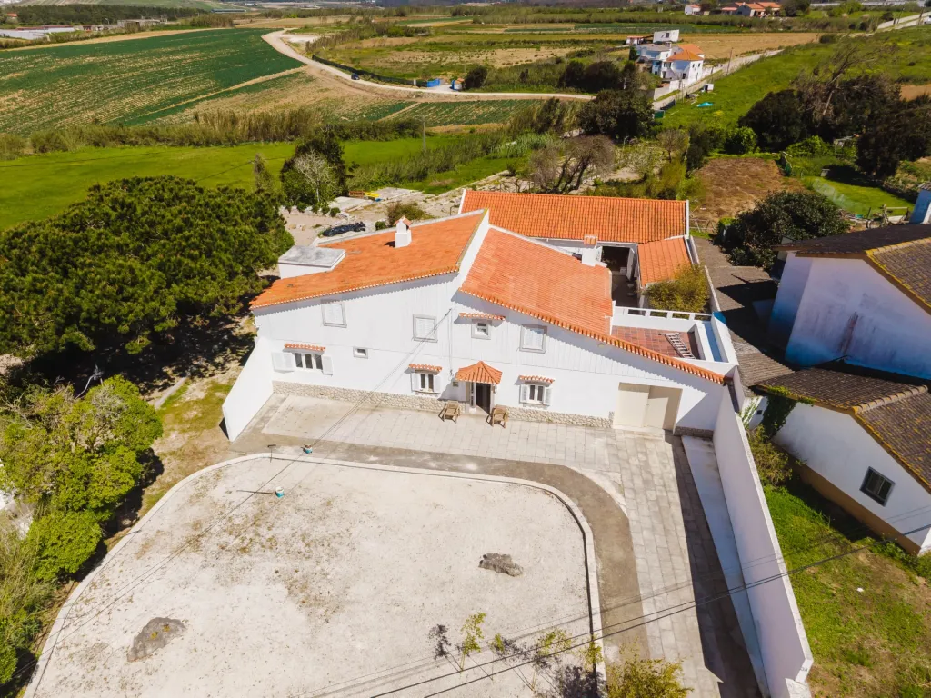 Imóvel com Vista Mar e Elevado Potencial Turístico a Minutos das Praias de Peniche
