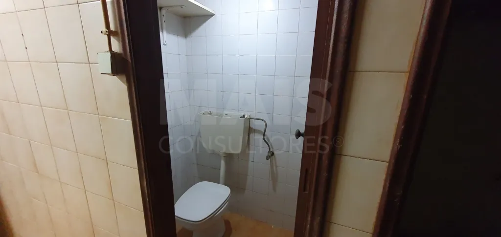 Um espaço. Diferentes caminhos. | 123 M² NO CENTRO DA BENEDITA