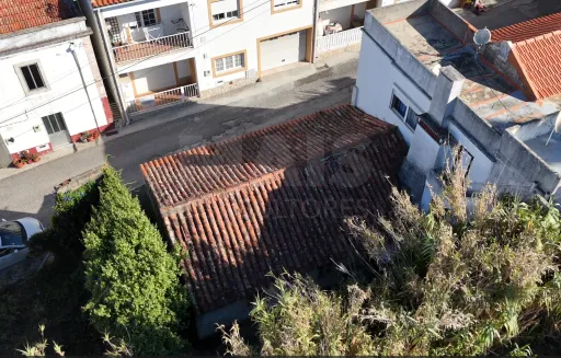 Moradia T3 para recuperação no centro da Lourinhã