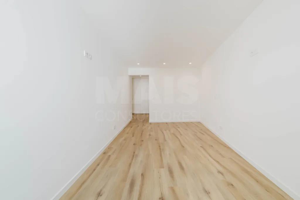 Apartamento T2 com 2 lugares de garagem