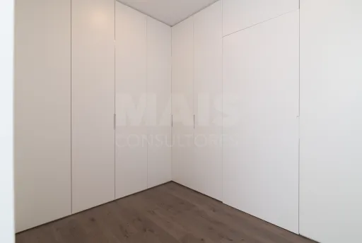 Moradia Geminada T4 + 1 com Piscina Famões