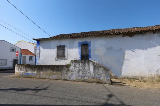 3-Bedroom House to Rebuild - Camarnal, 3 minutes from Alenquer