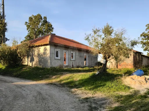 House T2+1 w/ Annex & Warehouse on 7.600m2 plot