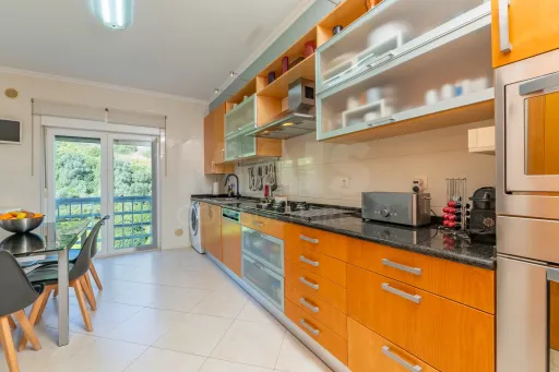 Apartamento T3 com box e vista rio em Vila Franca de Xira