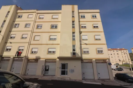 Apartamento T3 em Alhandra