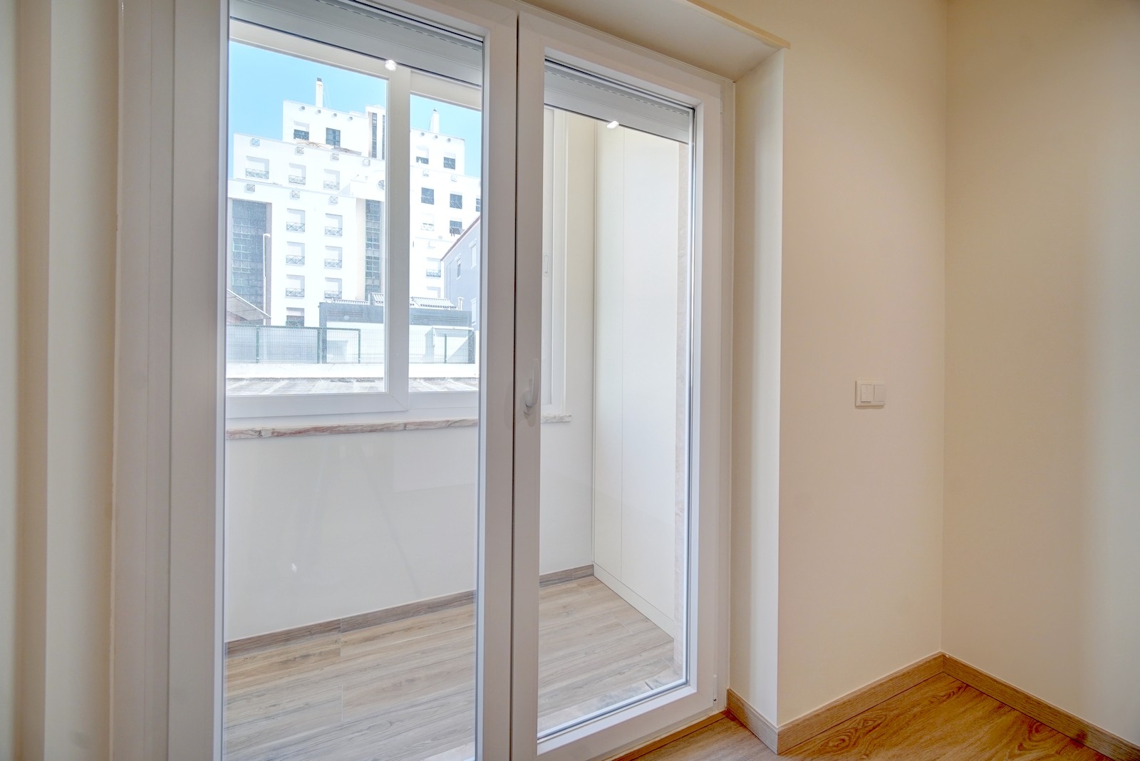 T4 em Queluz, TOTALMENTE Remodelado, com duas suítes