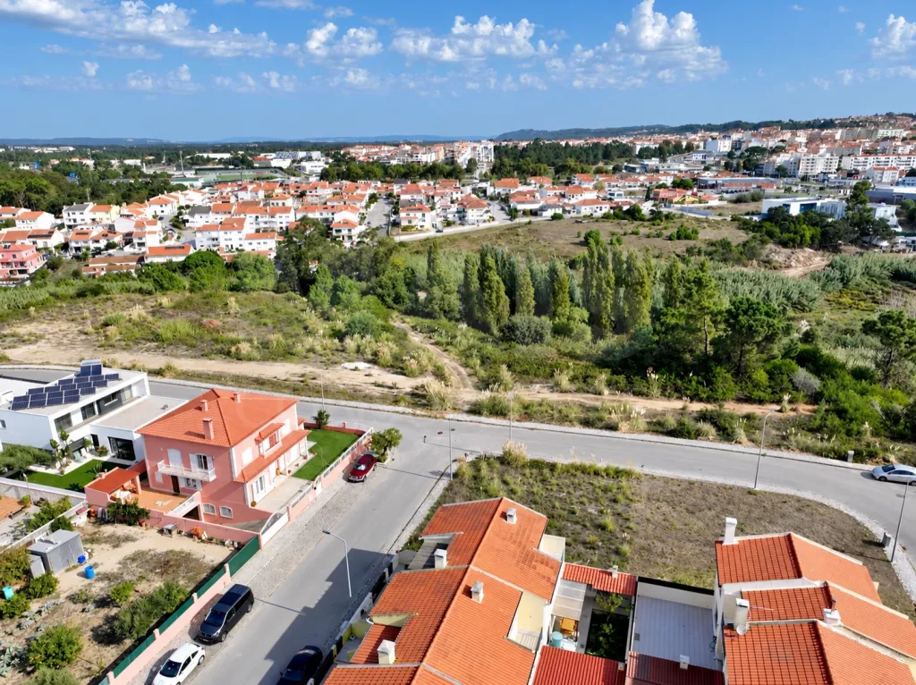Lote urbano de 440 m² em Caldas da Rainha | Dê espaço ao seu próximo projeto