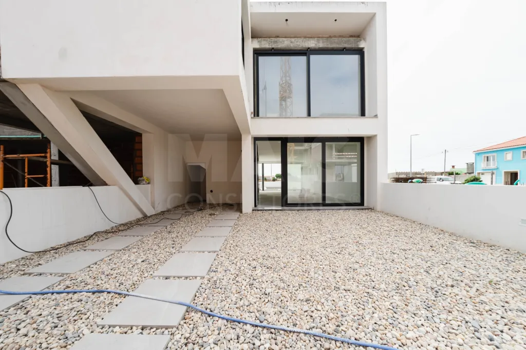 Modern New 3 Bedroom Villa with Pool in Ferrel
