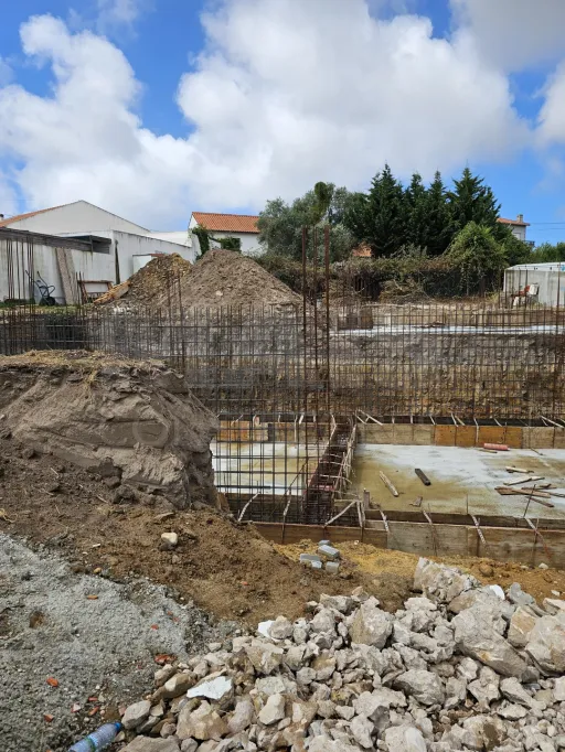 Moradia T3 Nova com Piscina e Garagem – Construção em Curso | Nadadouro