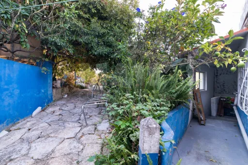 Duas Moradias com Terreno de 1.480 m² no centro da Lourinhã