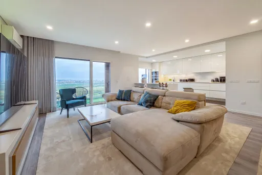 T4 Duplex com Vista Panorâmica sobre o Rio Tejo e Lisboa | Montijo