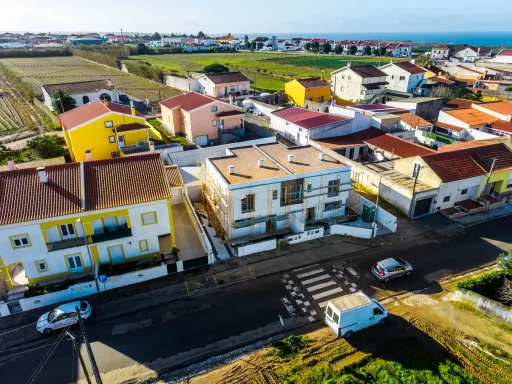 Moradia T4 com Garagem Logradouro e Jardim