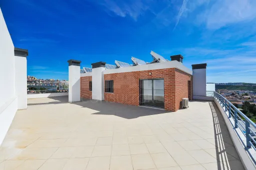 T3 + 1 Duplex com Box para 2 carros e Terraço | Colinas do Cruzeiro, Odivelas