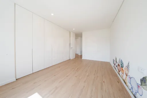 Moradia T3+2 Moderna com Vista Mar e Terraço Panorâmico