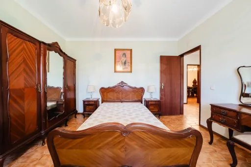 Moradia Isolada com Terreno de 9.840 m² em Barreiras – Cadaval