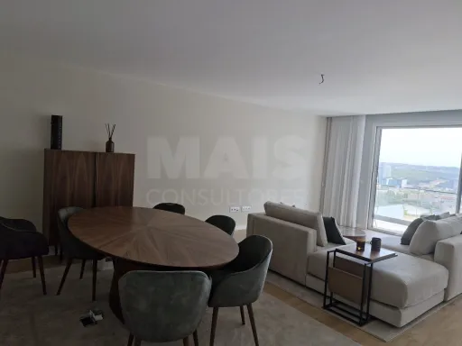 Luxuoso   apartamento T3 com Varandas e 2 lugares de  garagem