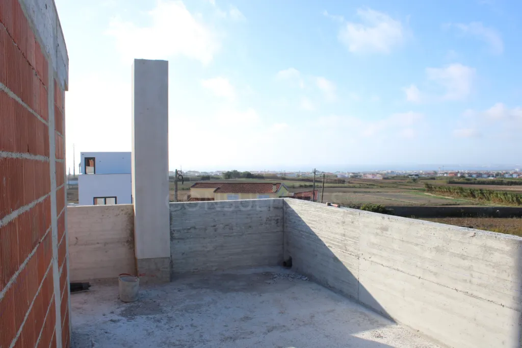 Moradia T3+1 junto praias | Garagem + logradouro privado | Terraço panorâmico sobre o mar