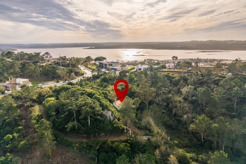 Refúgio Exclusivo na Foz do Arelho: Uma Oportunidade Única de Preservação e Natureza