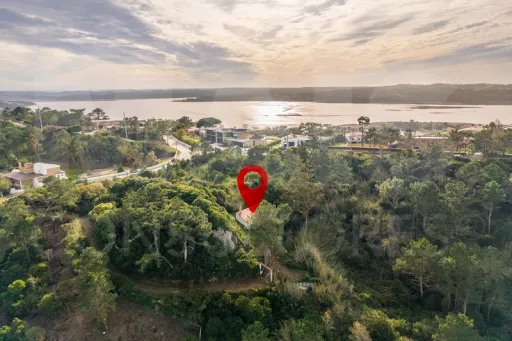 Refúgio Exclusivo na Foz do Arelho: Uma Oportunidade Única de Preservação e Natureza