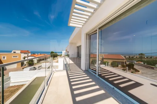 ROOFTOP PRIVATIVO com vista sobre o Atlântico | Moradia T3 com Piscina | COSTA DE PRATA