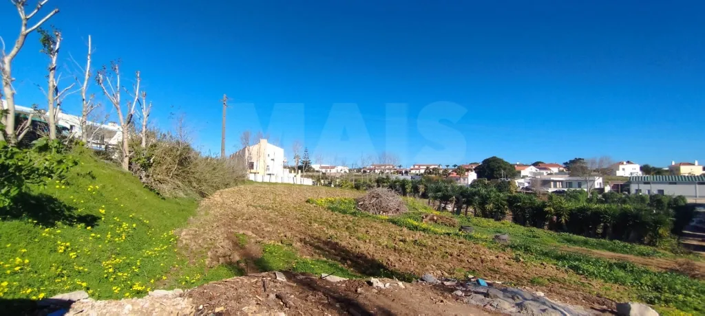 Terreno Urbano para Construção | Excelente Potencial Construtivo