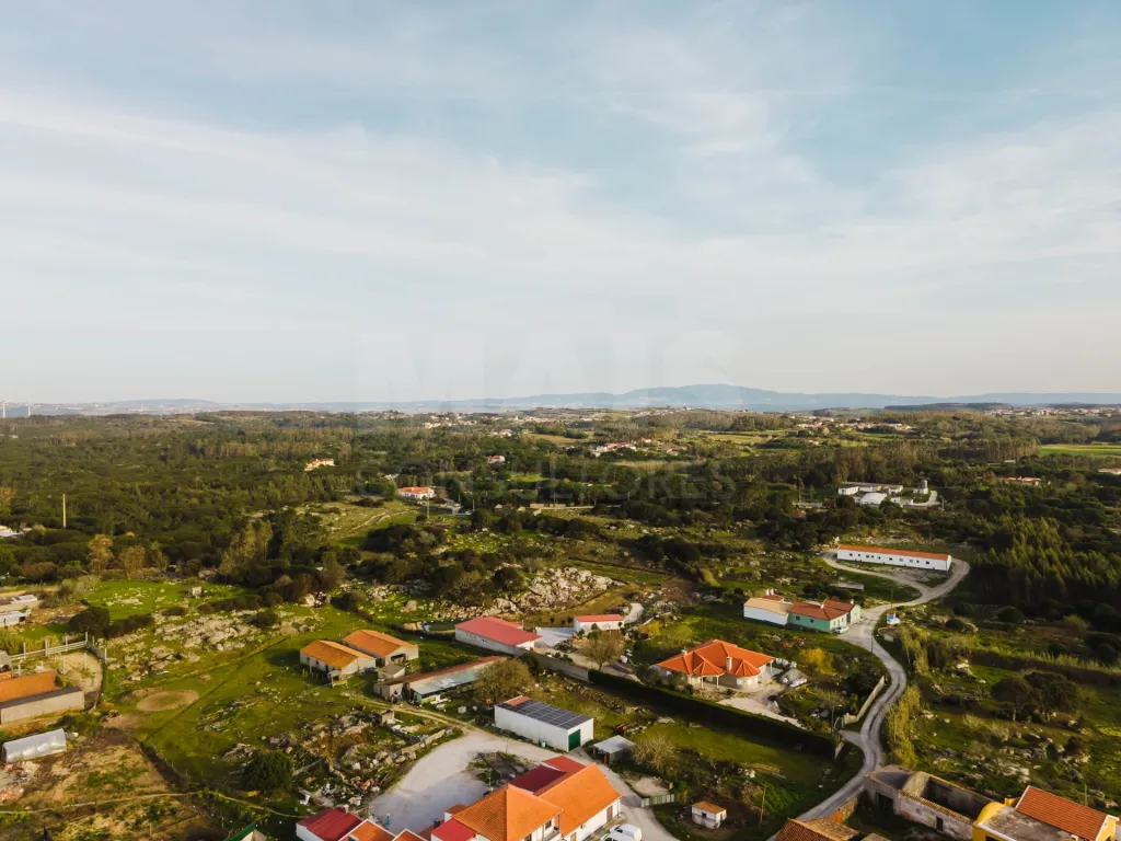 Terreno Urbano com 1980m2, Construção Moradia até 300m2