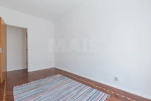 T3 Remodelado Algés na Calçada do Rio