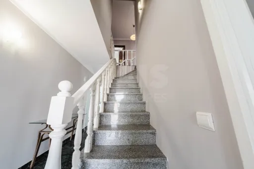 Moradia T4 em Olho Marinho | 260m² | Lote 734m²