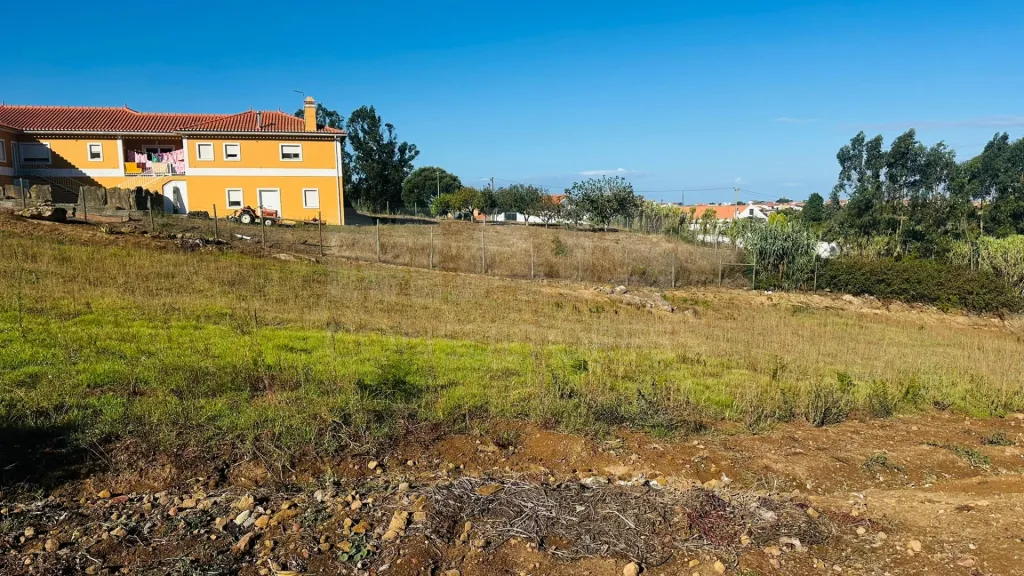Terreno com 6.042 m² | Potencial de Construção | Santa Bárbara, Lourinhã