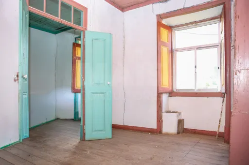 🏡 Oportunidade Única: Moradia Centenária inserida em lote 2560m2
