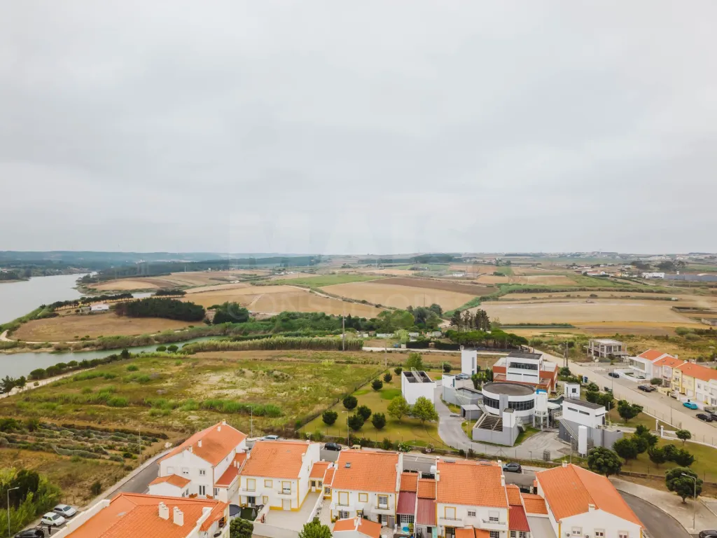 Terreno para construção em Atouguia da Baleia | Uma oportunidade para construir o seu próximo projeto!