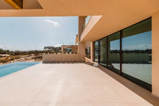 Moradia T5 com Piscina - Vista Golfe e Mar