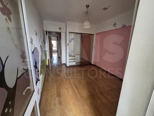 🏠 Apartamento T3 Estratégico no Carregado – Conectividade e Comodidade