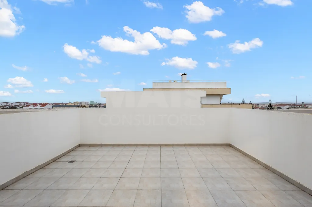 Apartamento T3 Duplex com Garagem em Peniche