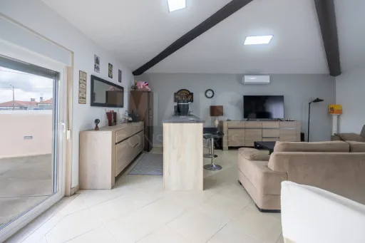 Moradia Térrea T5 com Piscina e Vista Deslumbrante – Serra de Aire e Candeeiros
