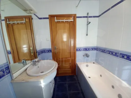 Moradia de 5 Assoalhadas em Ribamar C/ lote de 300m2 e Sótão amplo