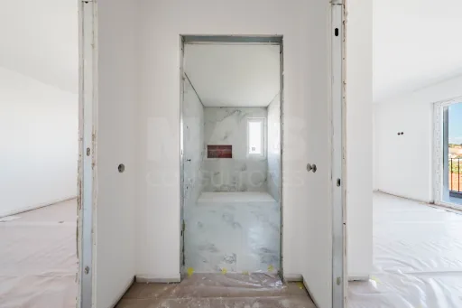 Apartamento T2 Novo com Garagem Privativa e Varanda Ampla em Ferrel junto ao Baleal Fracção G