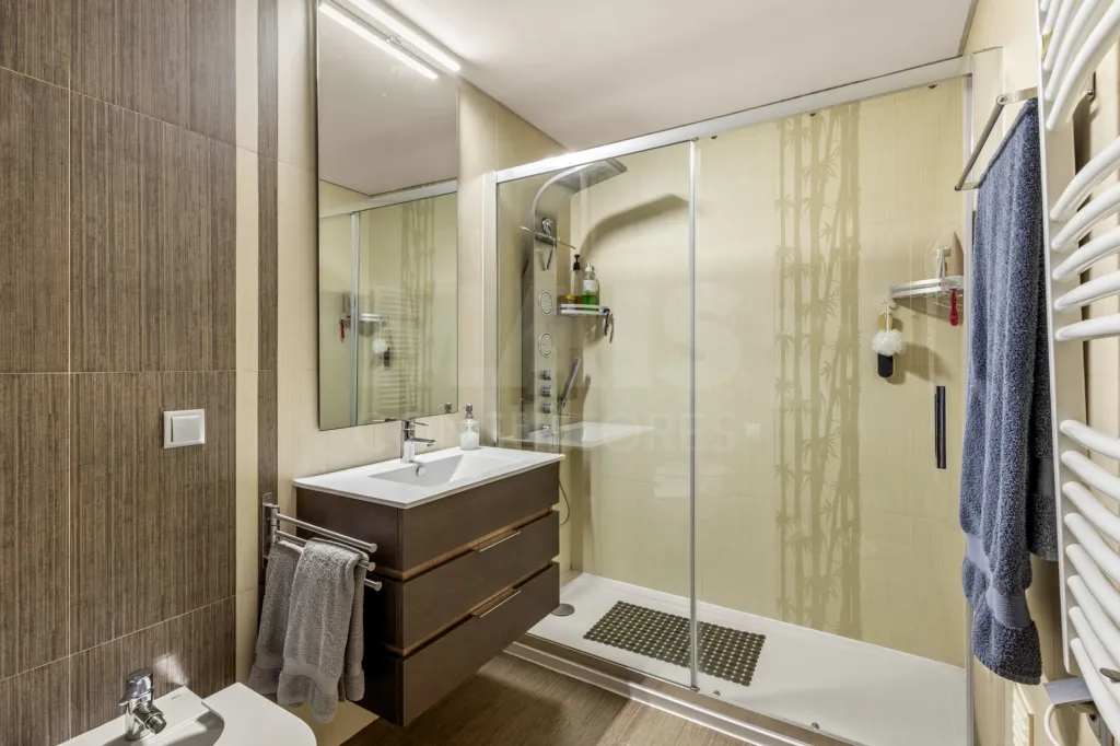 Moradia T4 com Vista Mar, Jacuzzi Panorâmico e Energia Solar | Lourinhã