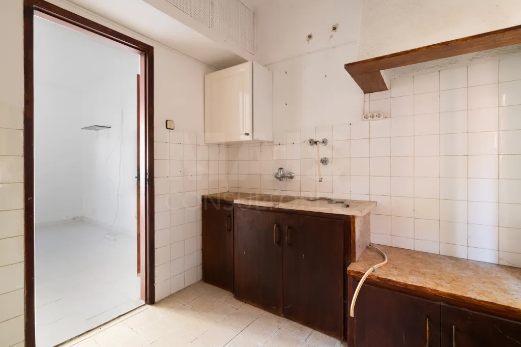 Prédio em propriedade total, localizado numa zona central da Lourinhã,
