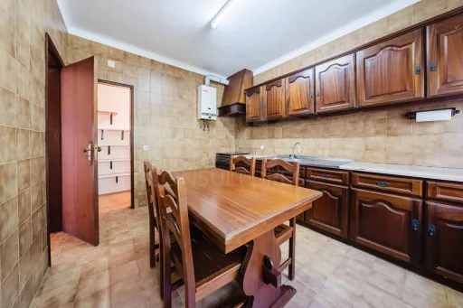 Moradia Isolada com Terreno de 9.840 m² em Barreiras – Cadaval