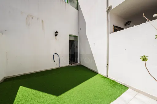 Apartamento T3 c/ terraço privado