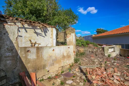 House with Patio for Total Renovation in Vale Benfeito
