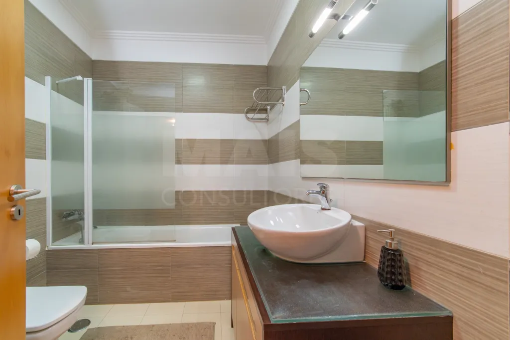 Moradia T3 totalmente remodelada no Condomínio Villas de Samorena em Samora Correia