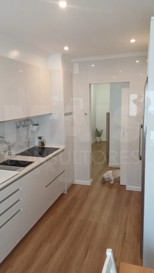 Apartamento T2 Remodelado no Centro do Cadaval