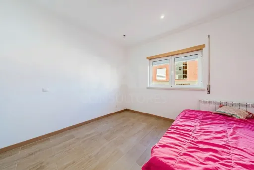 Apartamento T2 com terraço e garagem nas Caldas da Rainha
