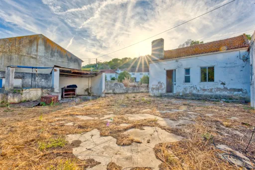 Unique Opportunity in Carregado - Land/Quintinha - Mixed with 4 Houses