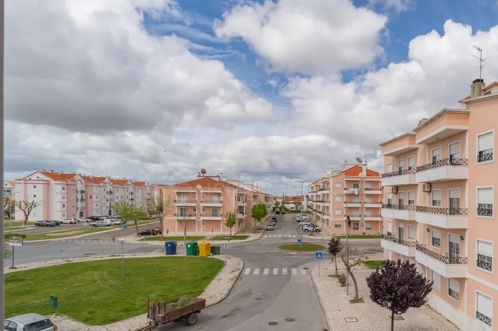 Apartamento T3 excelente localização no Porto Alto